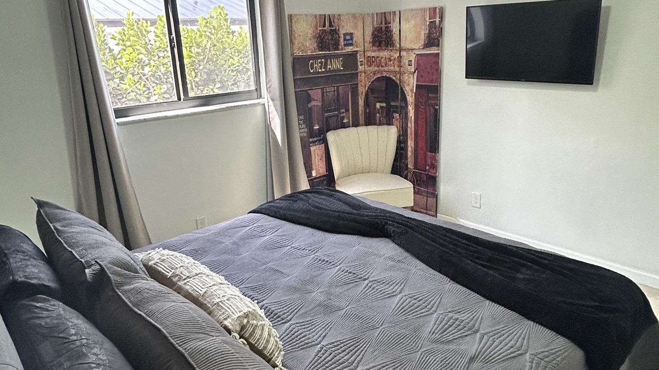 Photo of Bedroom in North Central Hollywood