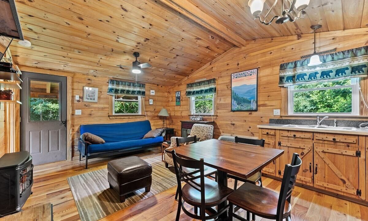 Photo of Livingroom in Hood