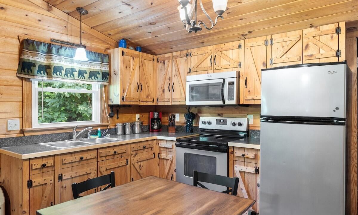 Photo of Kitchen in Hood