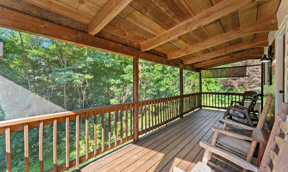 Photo of Patio Balcony in Hood