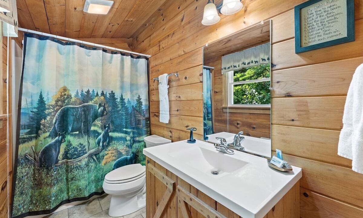Photo of Bathroom in Hood