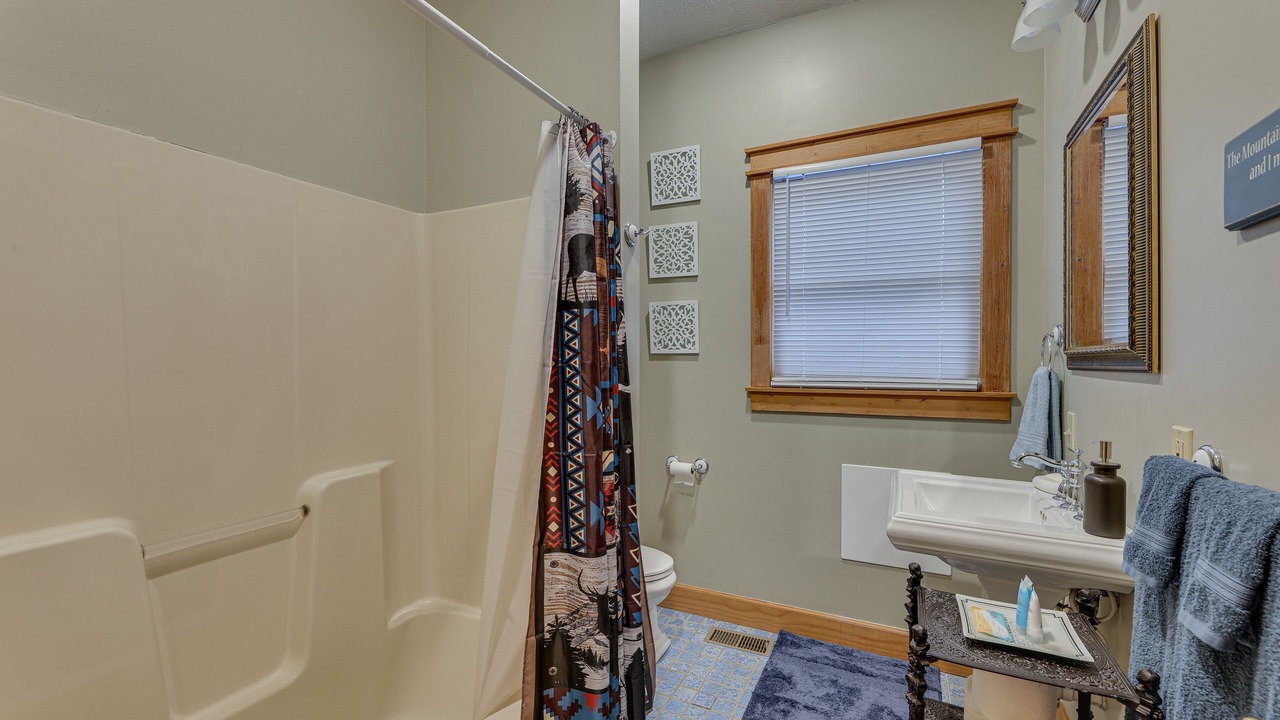Photo of Bathroom in Edray