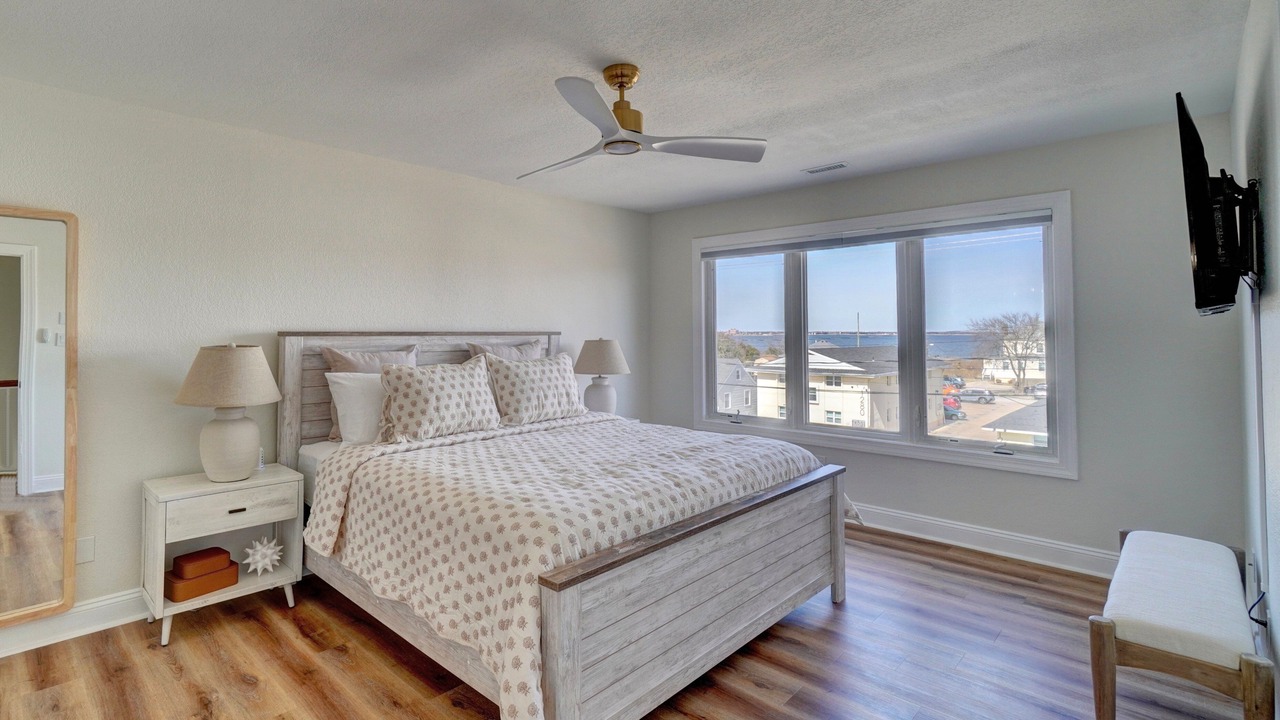 Photo of Bedroom in Willoughby Spit