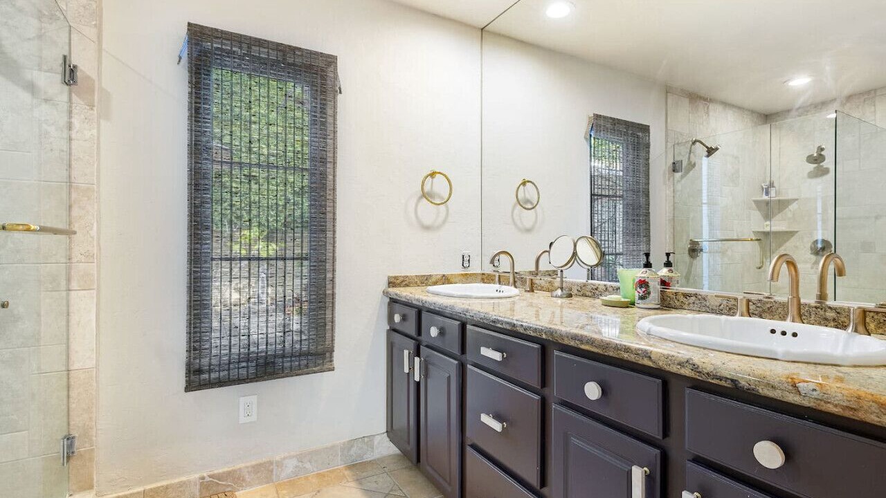 Photo of Bathroom in Los Feliz