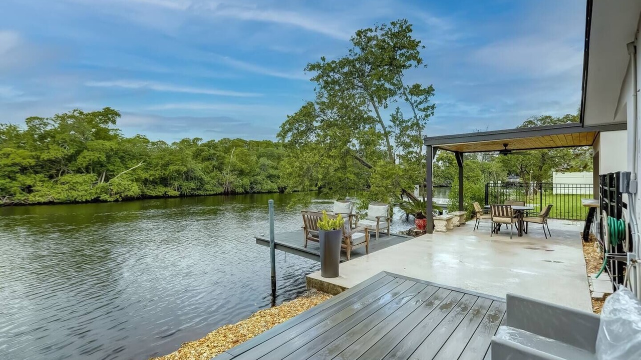 Photo of Patio Balcony in Middle River Terrace