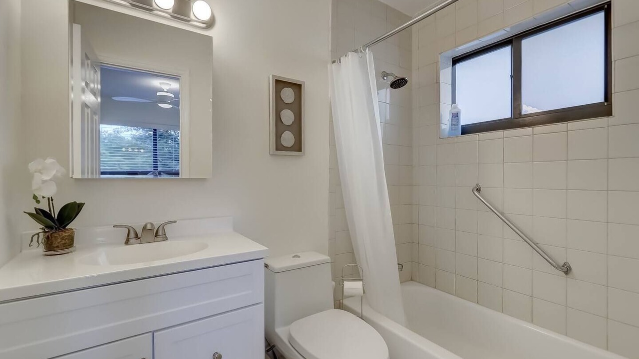 Photo of Bathroom in Middle River Terrace