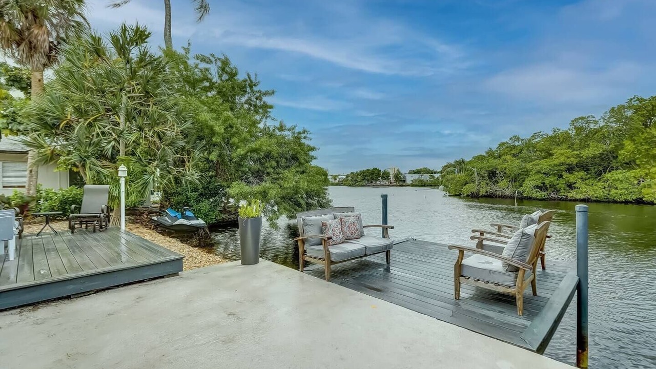 Photo of Patio Balcony in Middle River Terrace