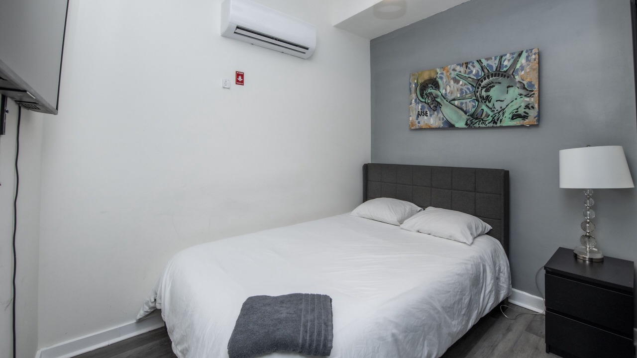 Photo of Bedroom in Midtown