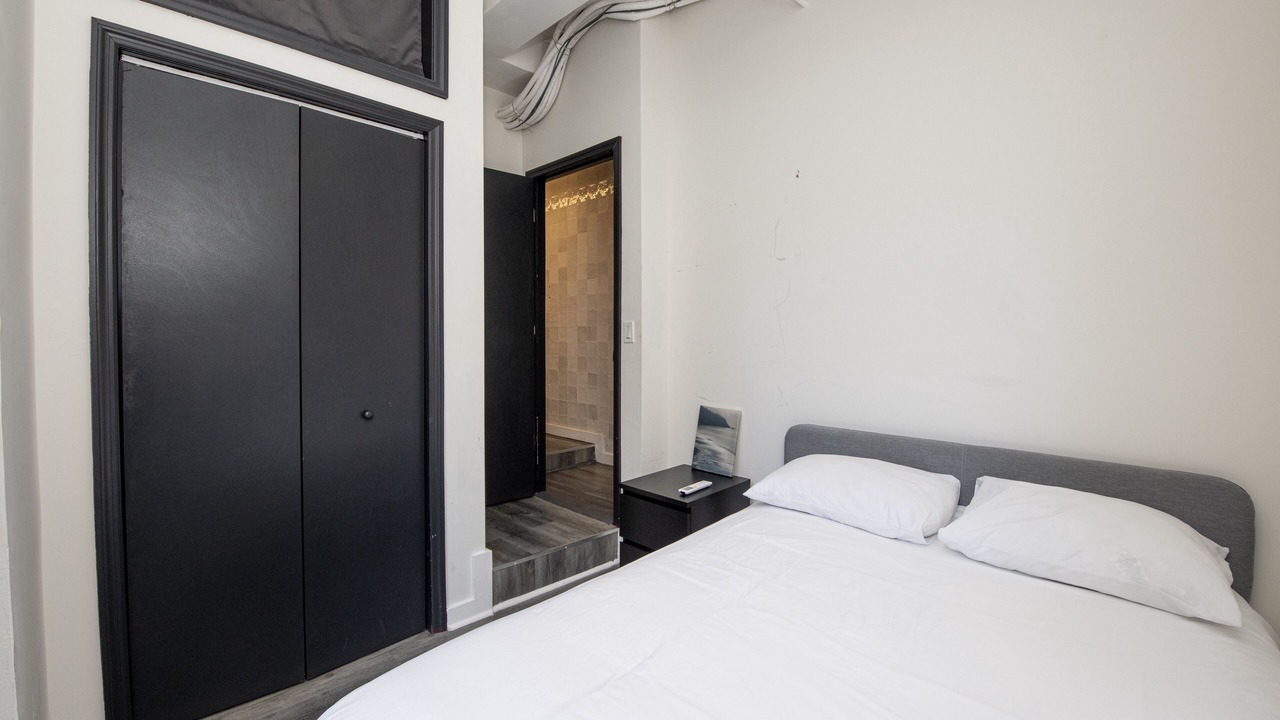 Photo of Bedroom in Midtown