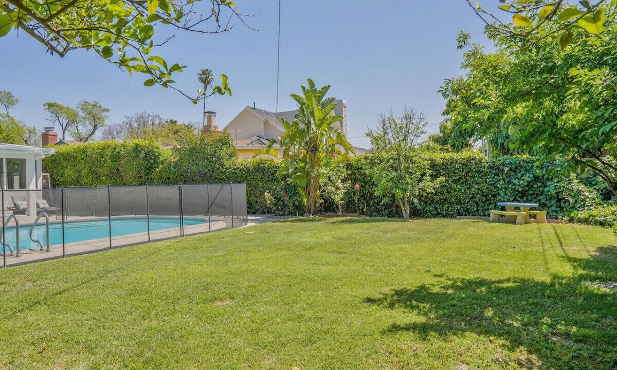 Photo of Outdoor in Valley Glen