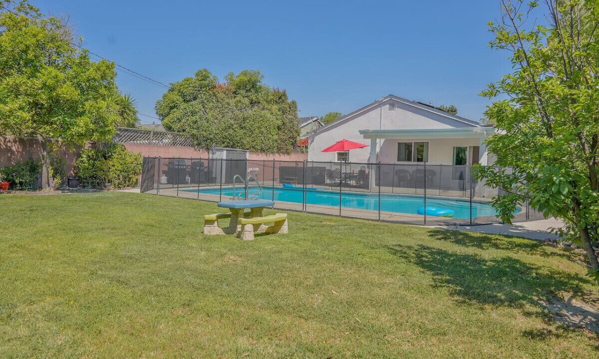 Photo of Outdoor in Valley Glen