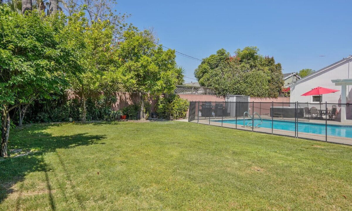 Photo of Outdoor in Valley Glen