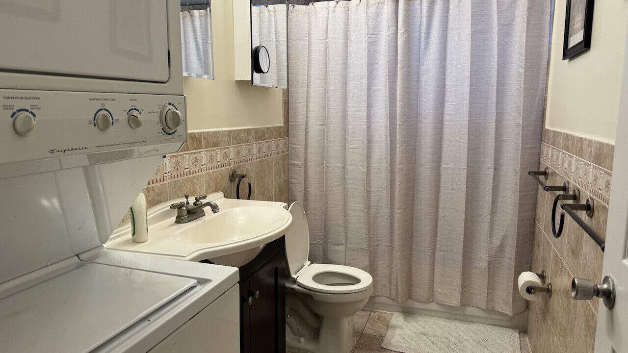Photo of Bathroom in Union City