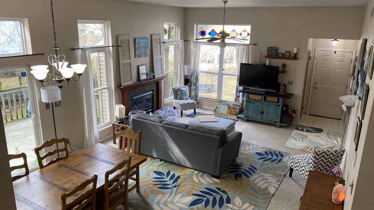 Photo of Livingroom in Geyser Crest