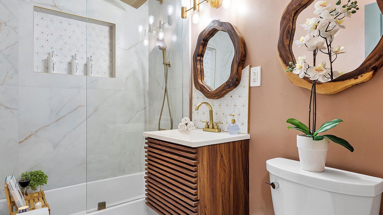 Photo of Bathroom in River Oaks
