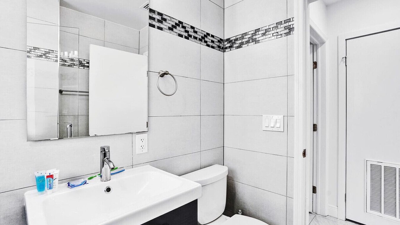 Photo of Bathroom in Hollywood Lakes