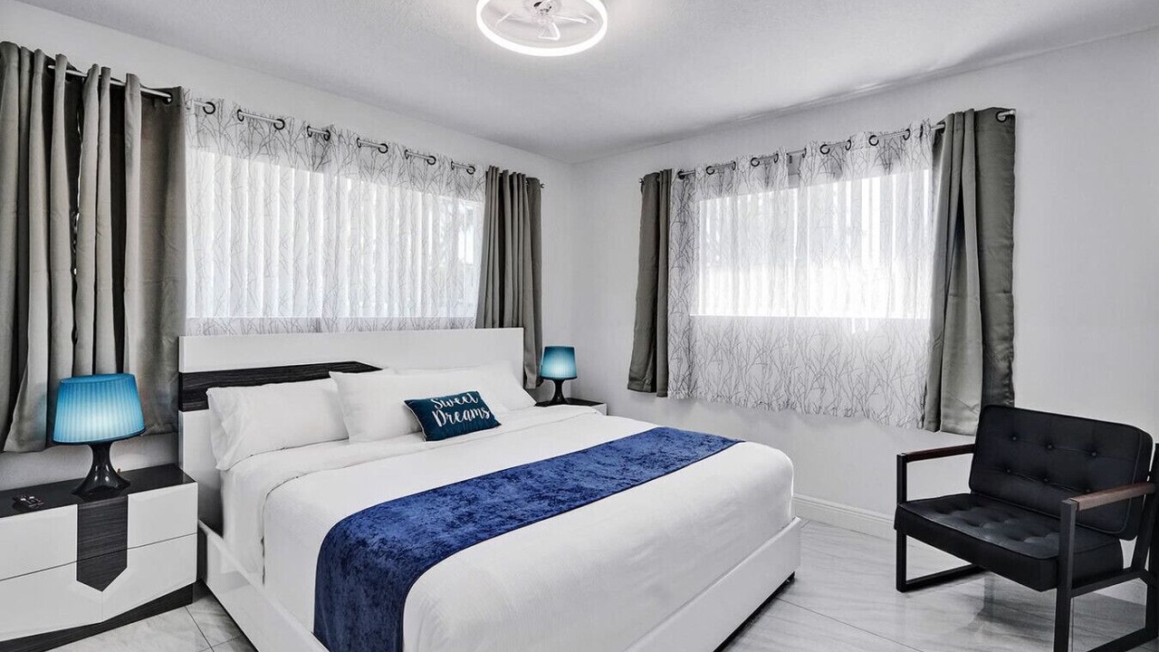 Photo of Bedroom in Hollywood Lakes