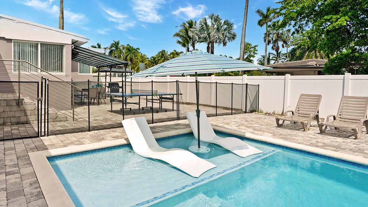 Photo of Outdoor in Hollywood Lakes