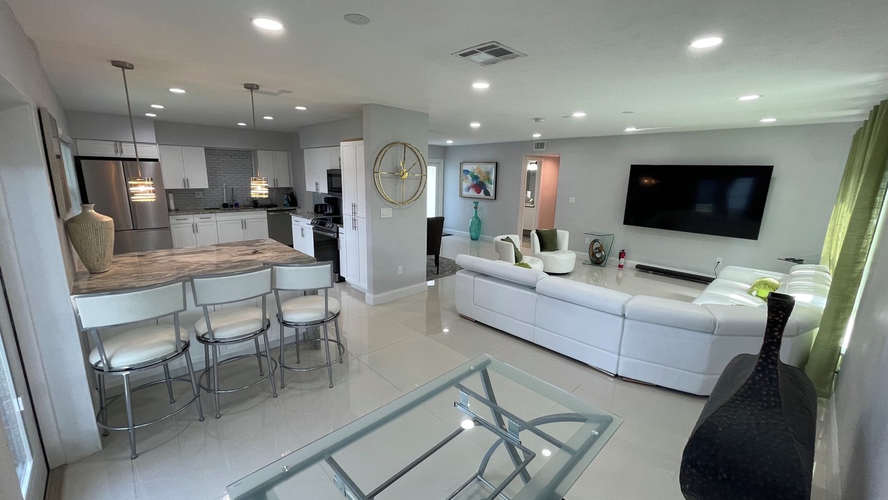 Photo of Livingroom in Carol City