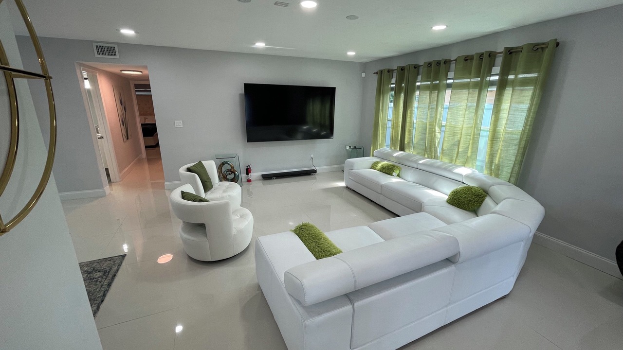 Photo of Livingroom in Carol City