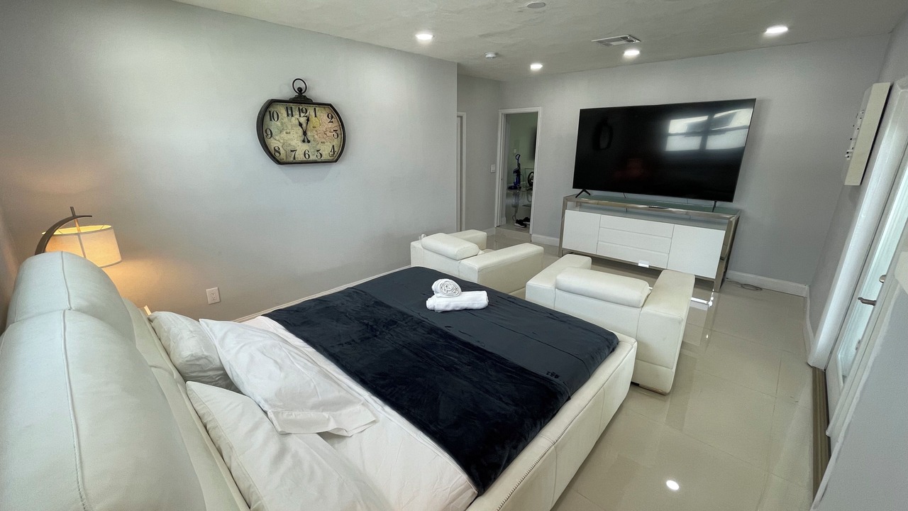 Photo of Bedroom in Carol City