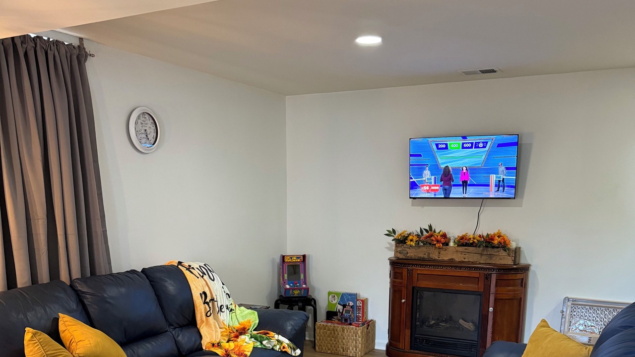 Photo of Livingroom in James Madison