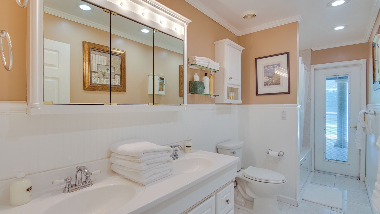 Photo of Bathroom in Plantation