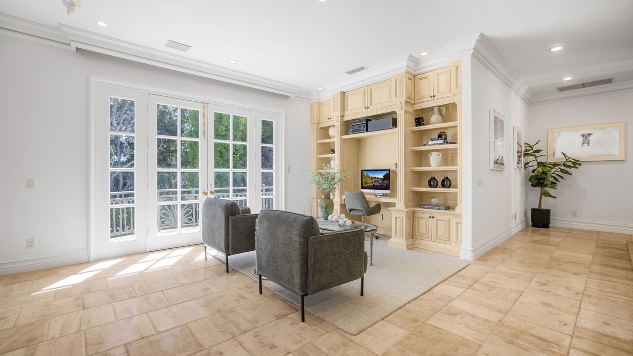 Photo of Livingroom in Beverly Hills