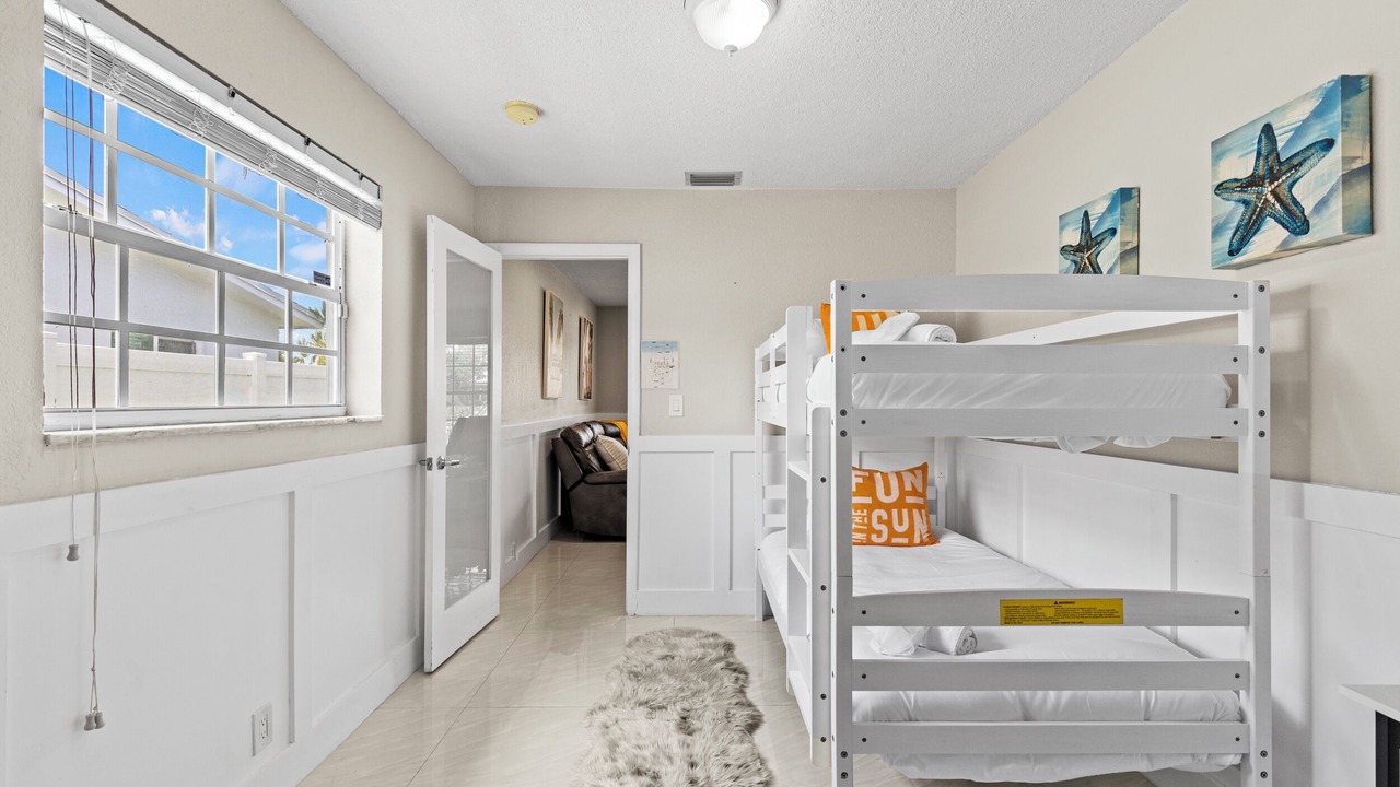 Photo of Bedroom in Hollywood Lakes