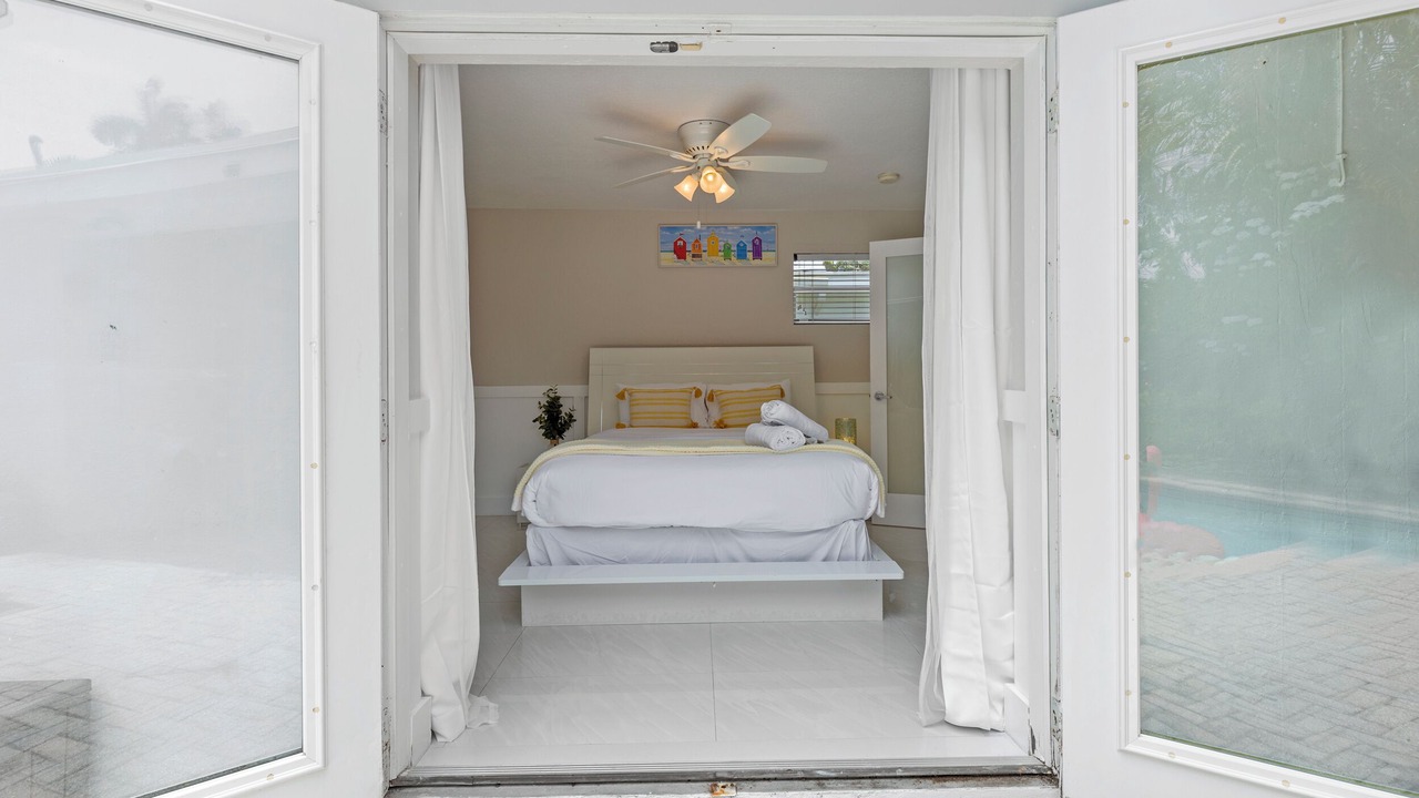Photo of Bedroom in Hollywood Lakes