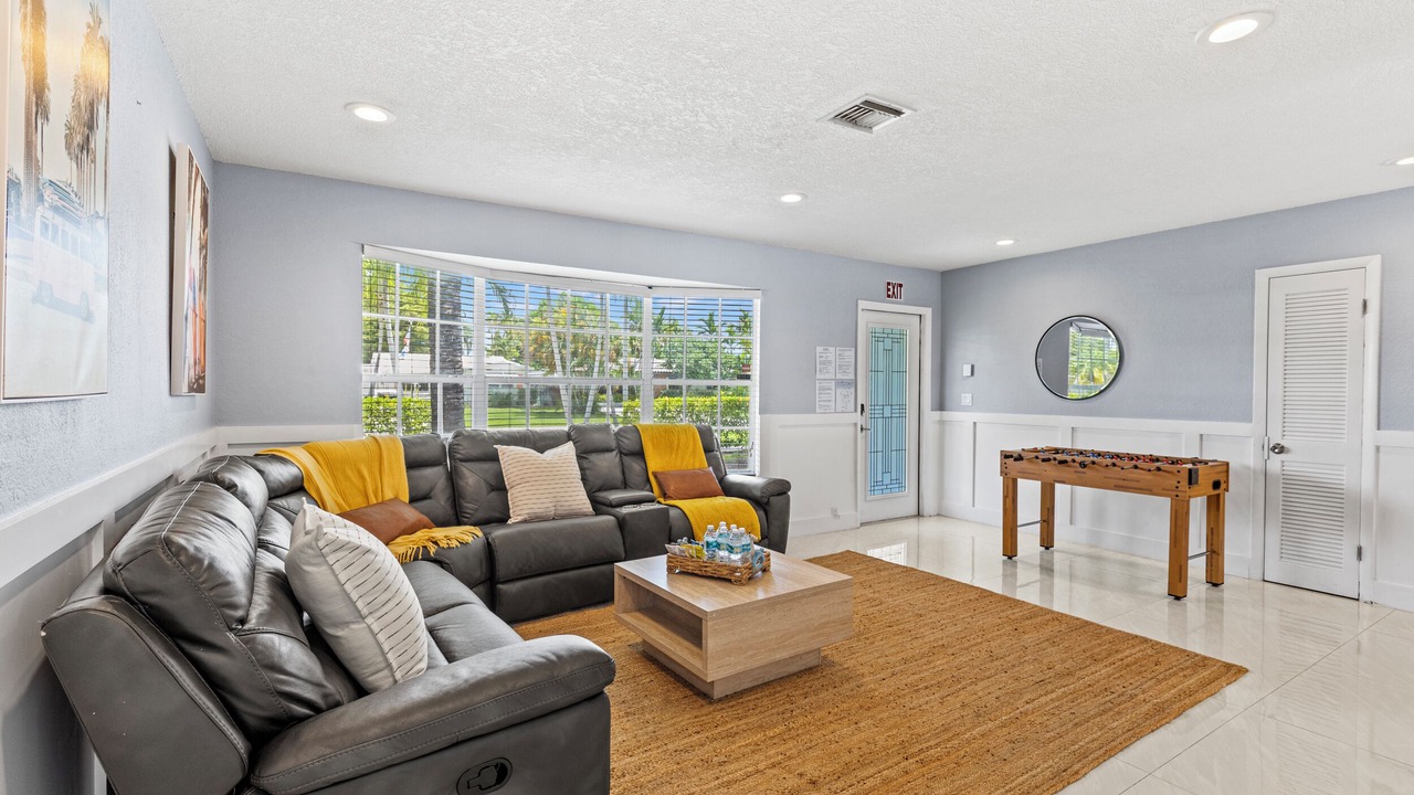 Photo of Livingroom in Hollywood Lakes
