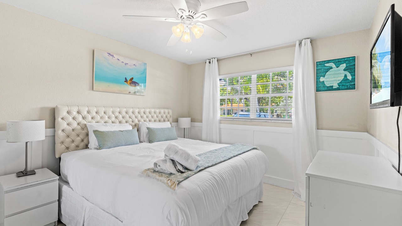 Photo of Bedroom in Hollywood Lakes