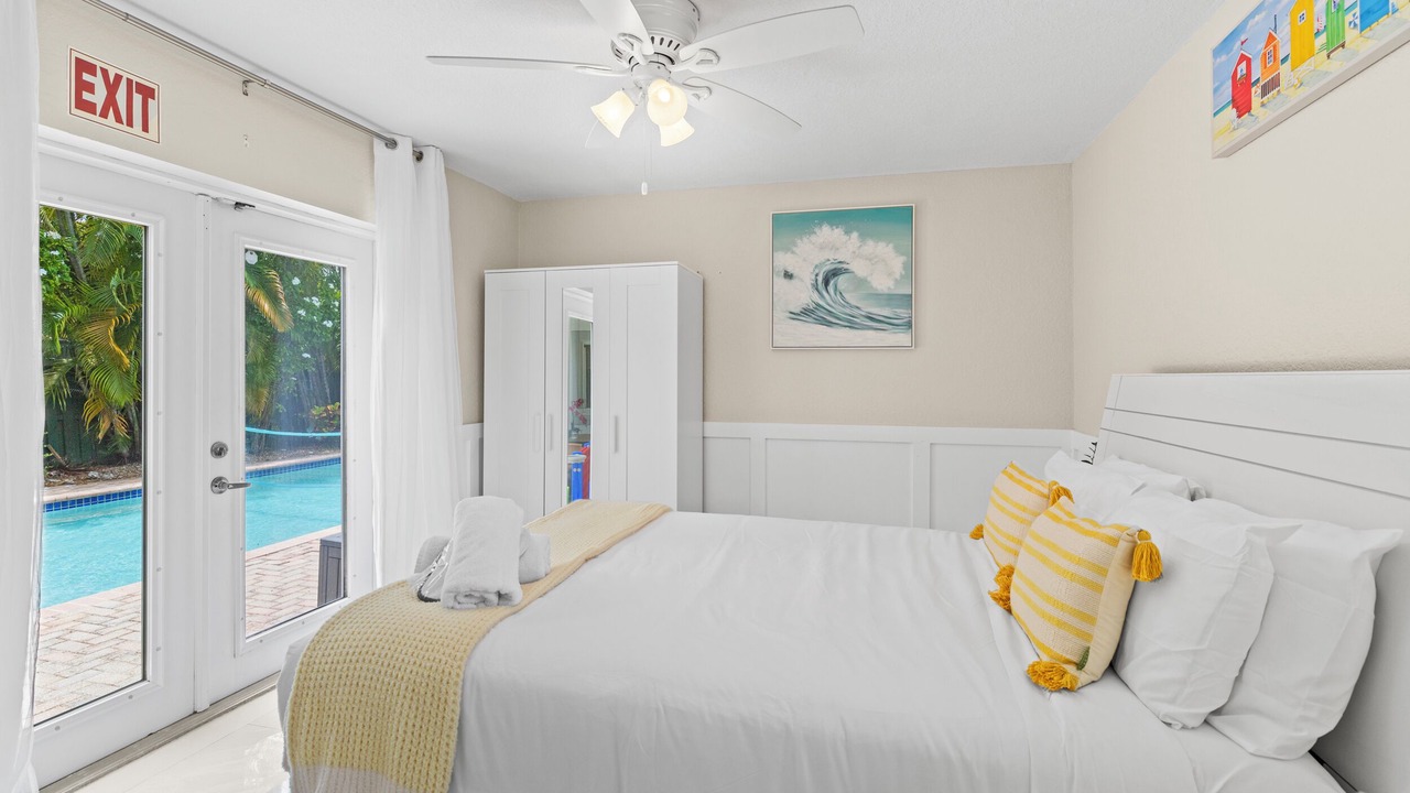 Photo of Bedroom in Hollywood Lakes