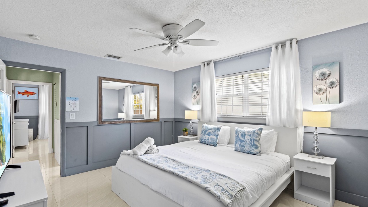 Photo of Bedroom in Hollywood Lakes