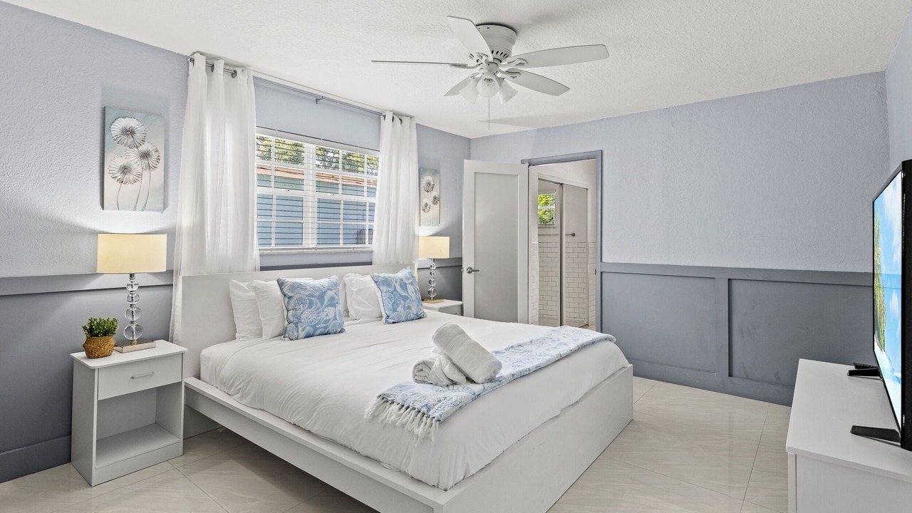 Photo of Bedroom in Hollywood Lakes