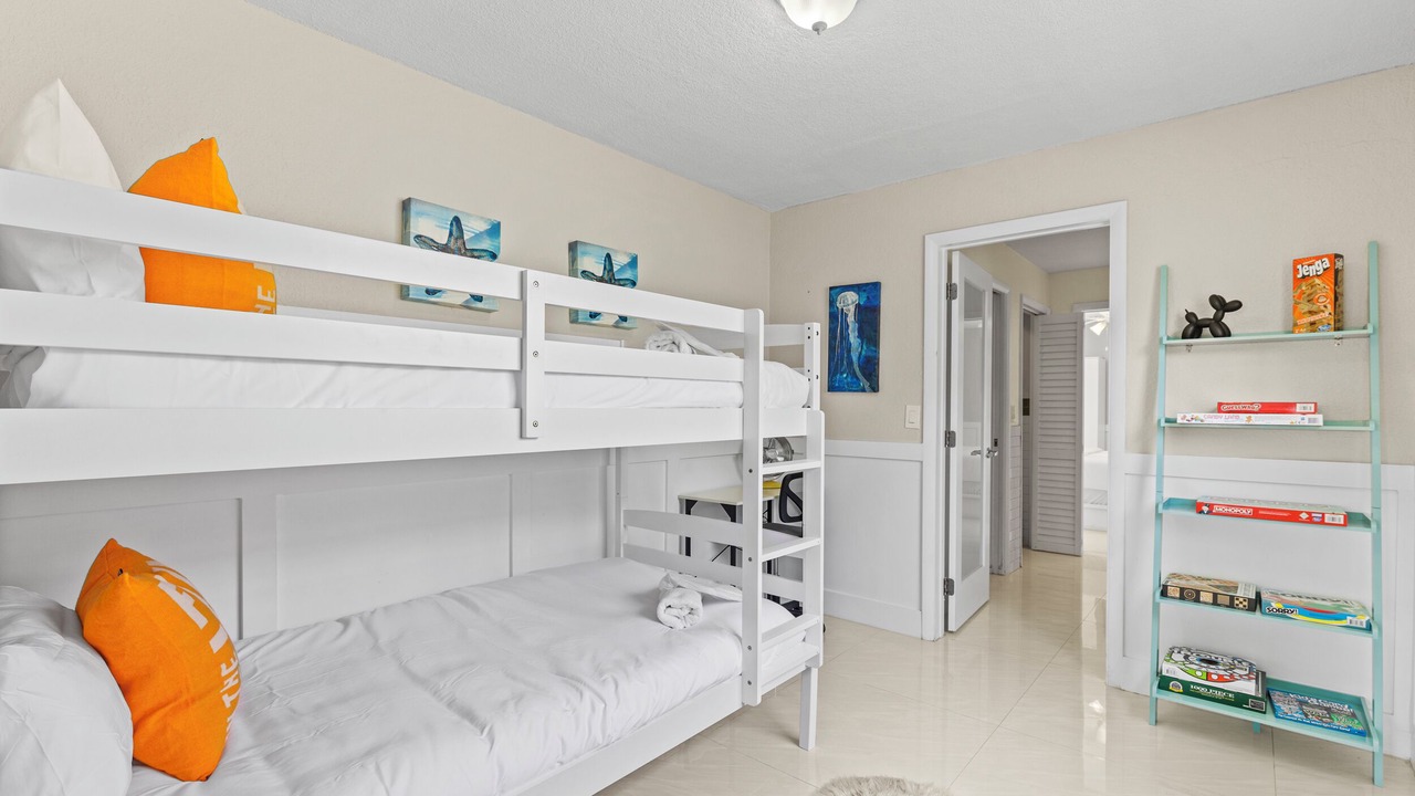 Photo of Bedroom in Hollywood Lakes