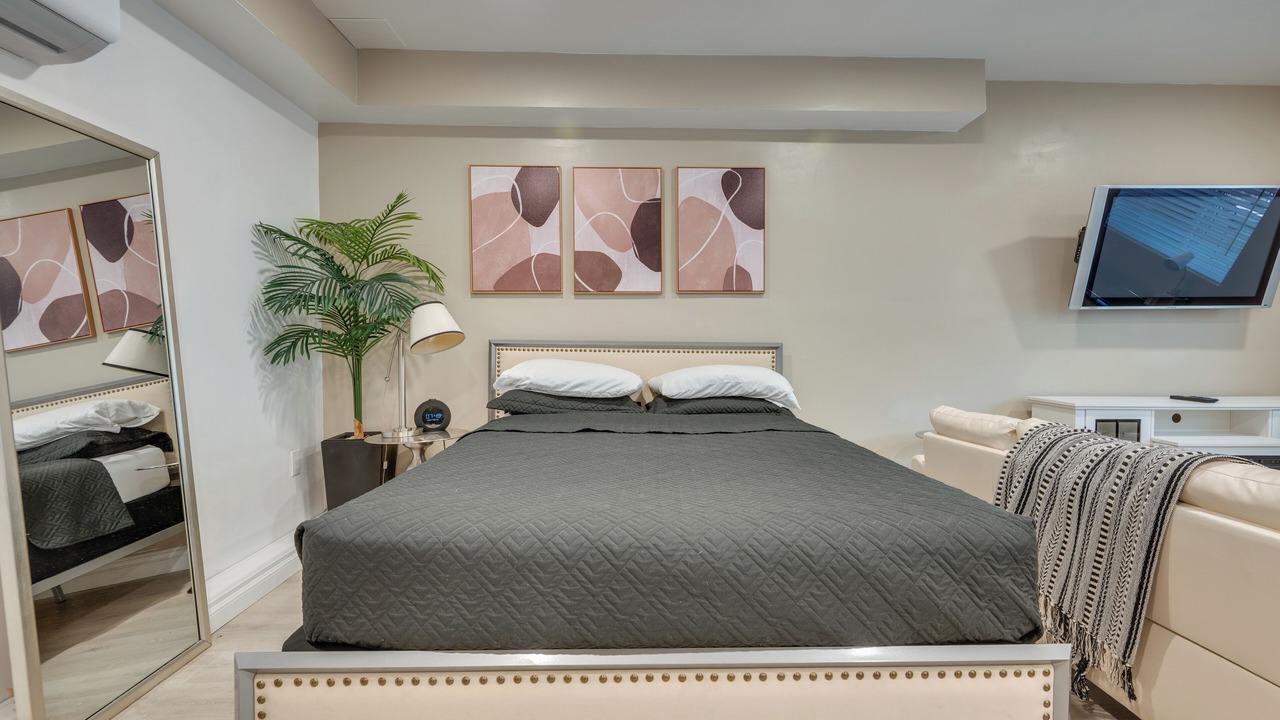Photo of Bedroom in Mid City