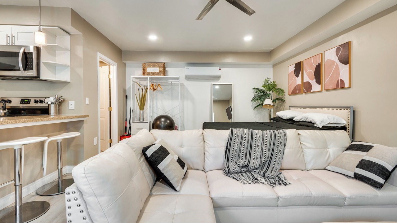 Photo of Livingroom in Mid City
