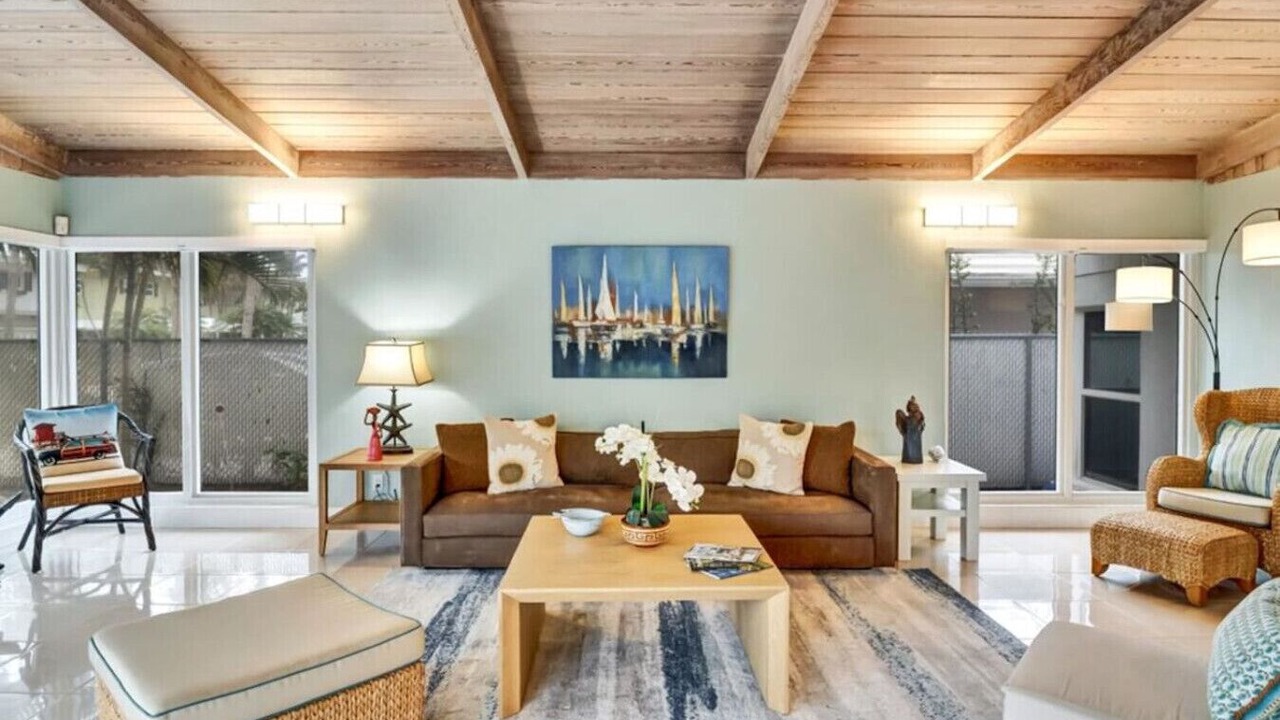 Photo of Livingroom in Lauderdale Beach