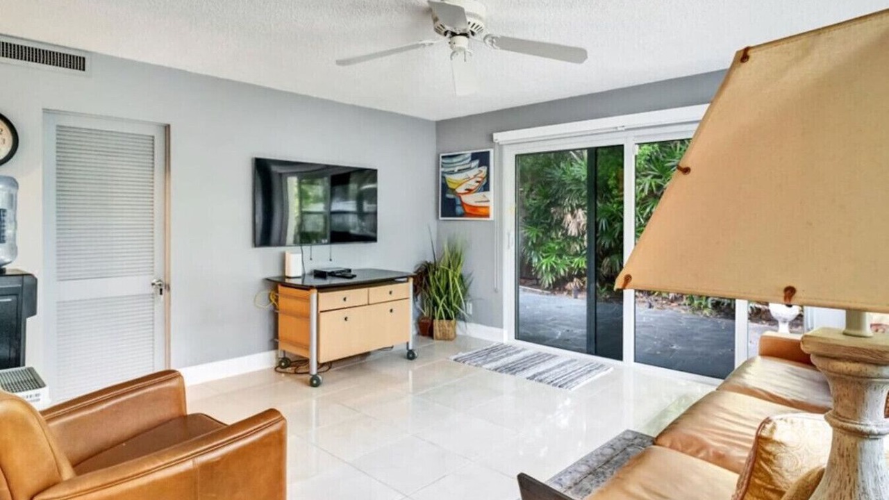 Photo of Livingroom in Lauderdale Beach