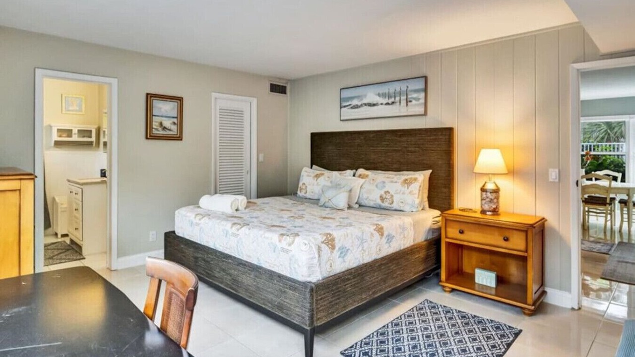 Photo of Bedroom in Lauderdale Beach