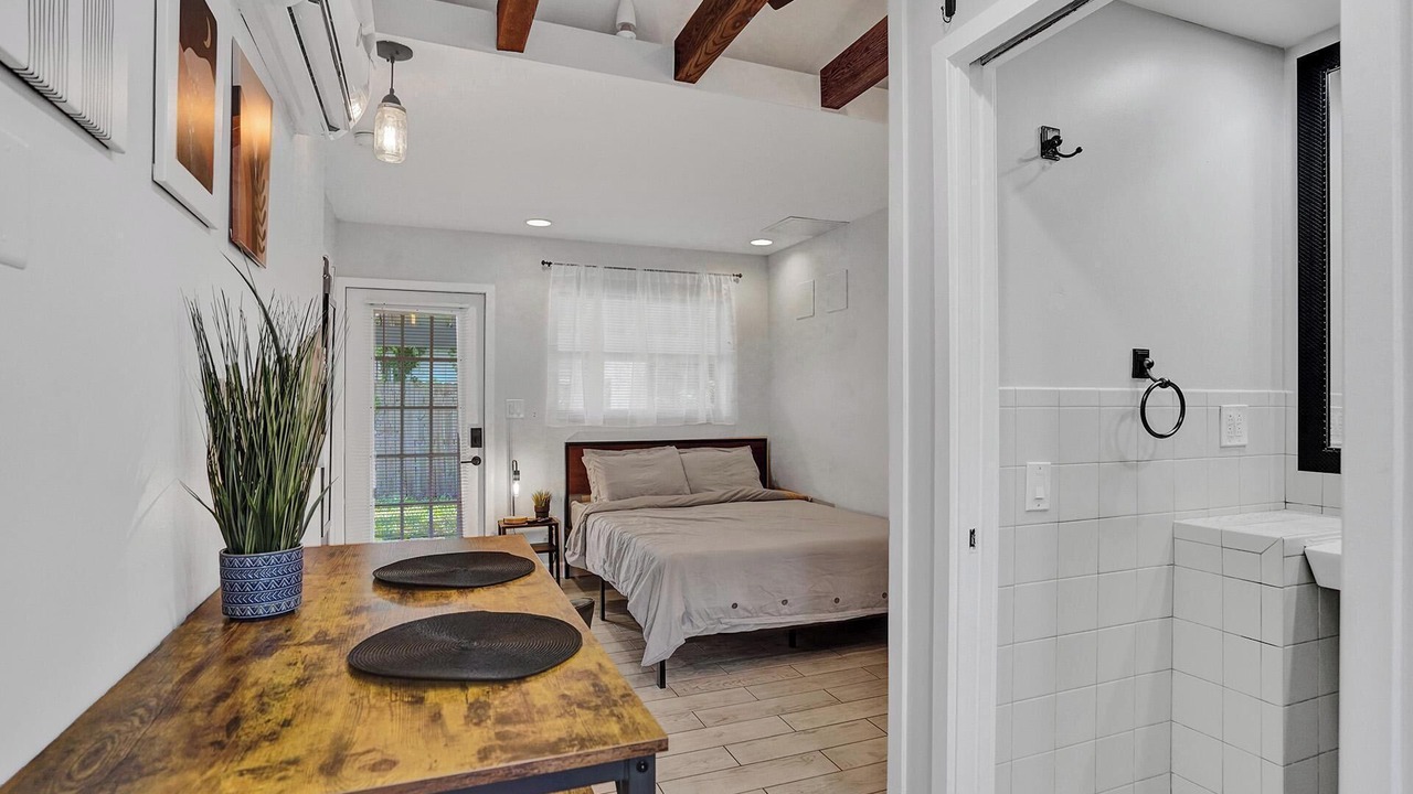 Photo of Bedroom in Middle River Terrace