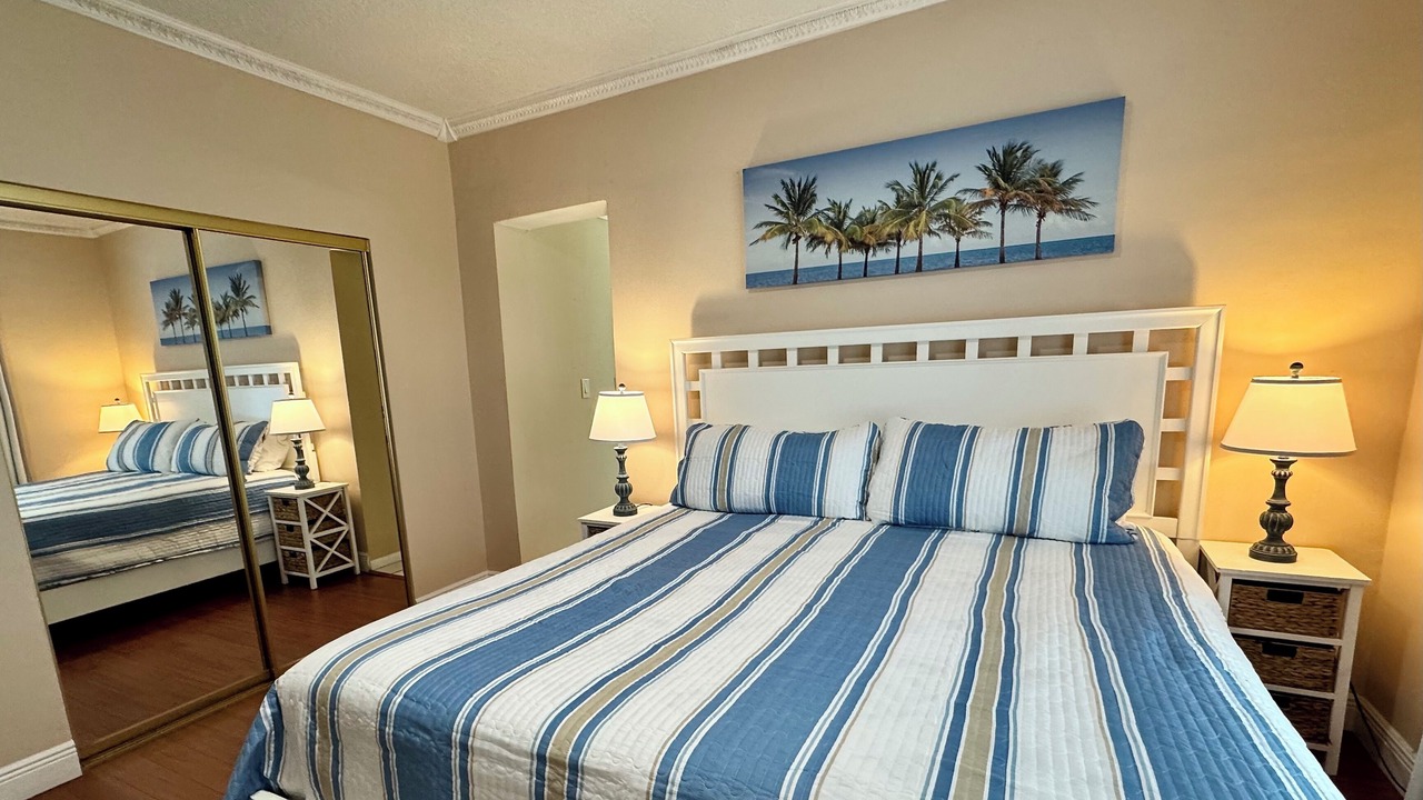 Photo of Bedroom in Hollywood South Central Beach