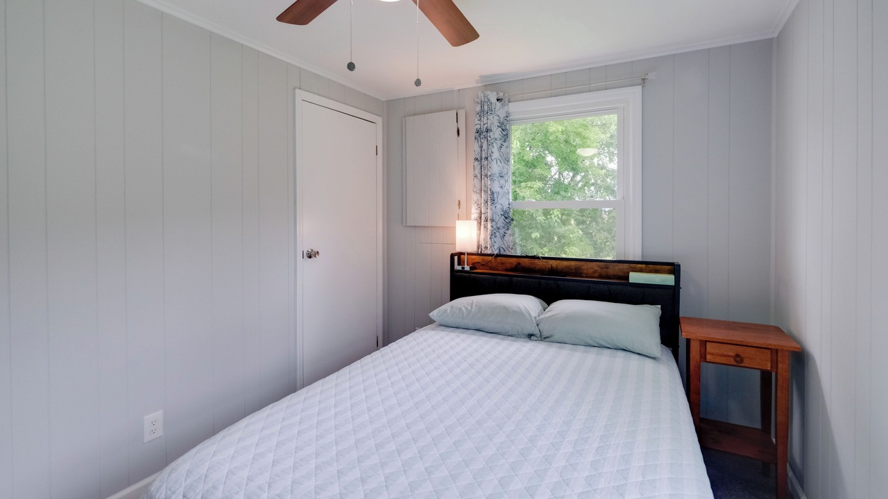 Photo of Bedroom in Colonial Beach