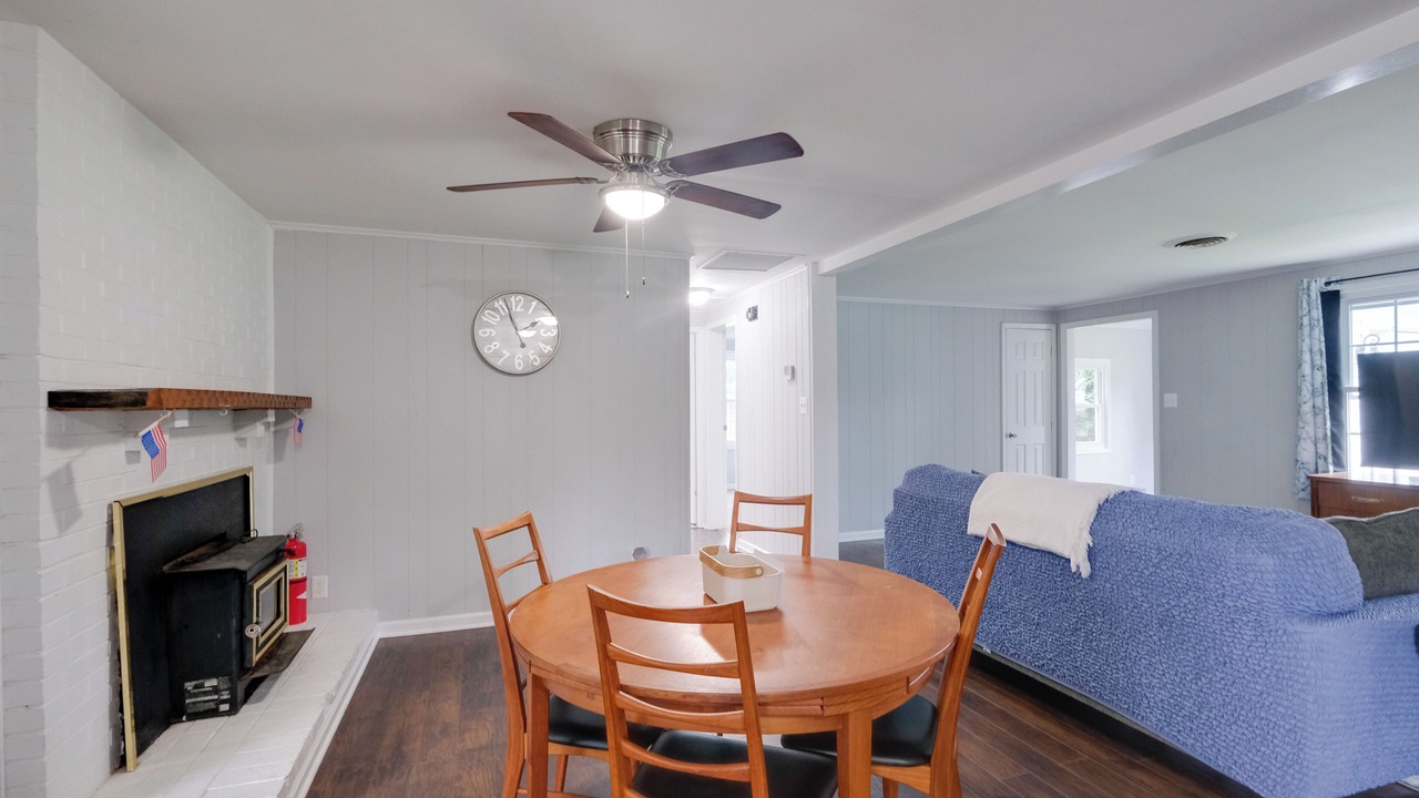 Photo of Livingroom in Colonial Beach