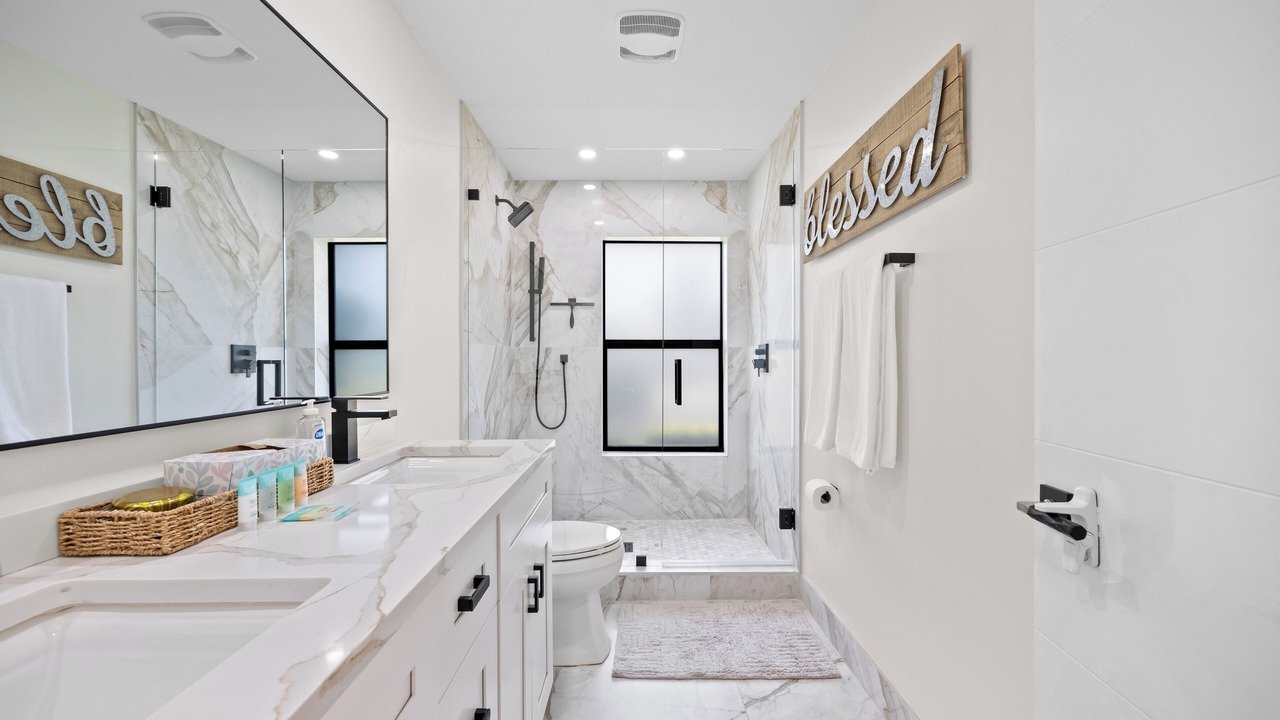 Photo of Bathroom in Tropic Palms