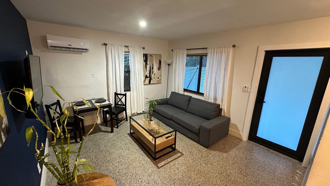 Photo of Livingroom in Middle River Terrace