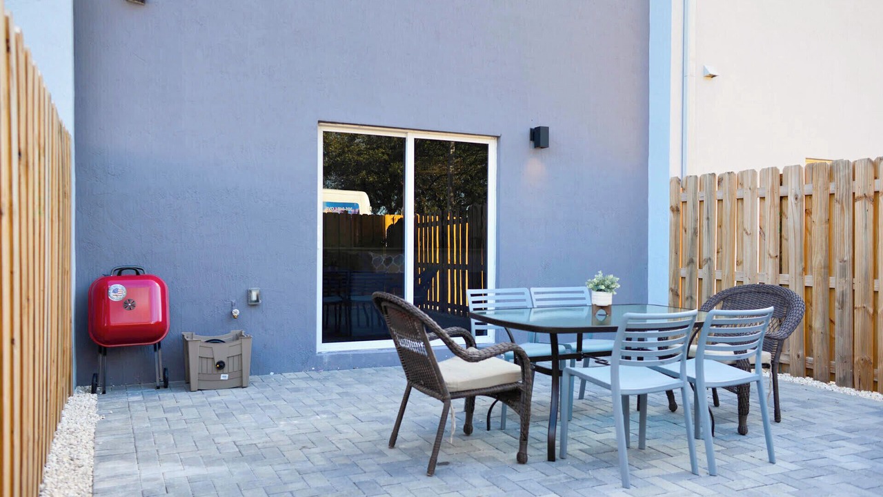 Photo of Patio Balcony in Golden Glades