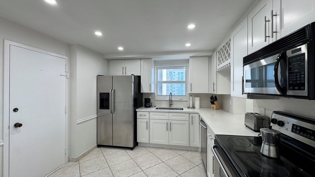 Photo of Kitchen in Lauderdale Beach
