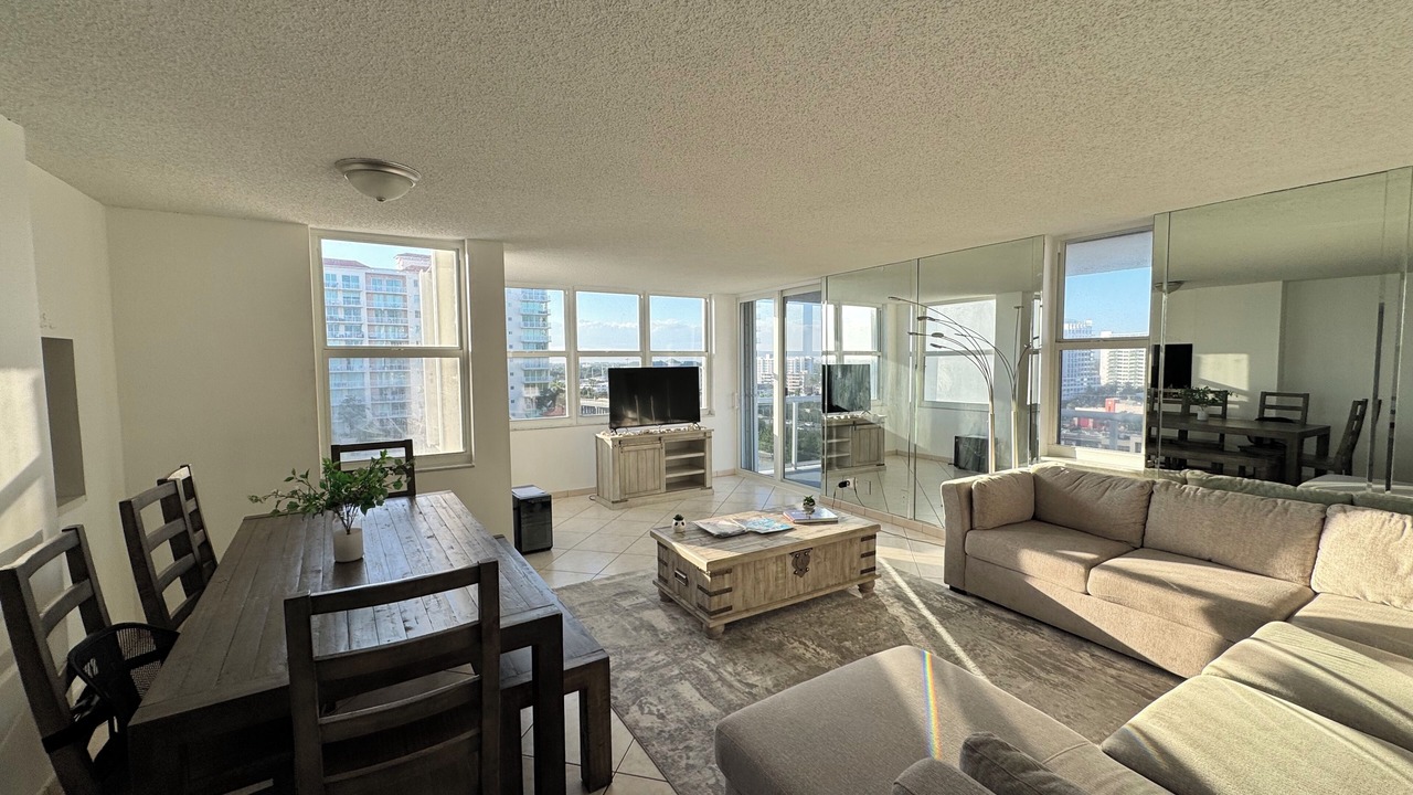 Photo of Livingroom in Lauderdale Beach